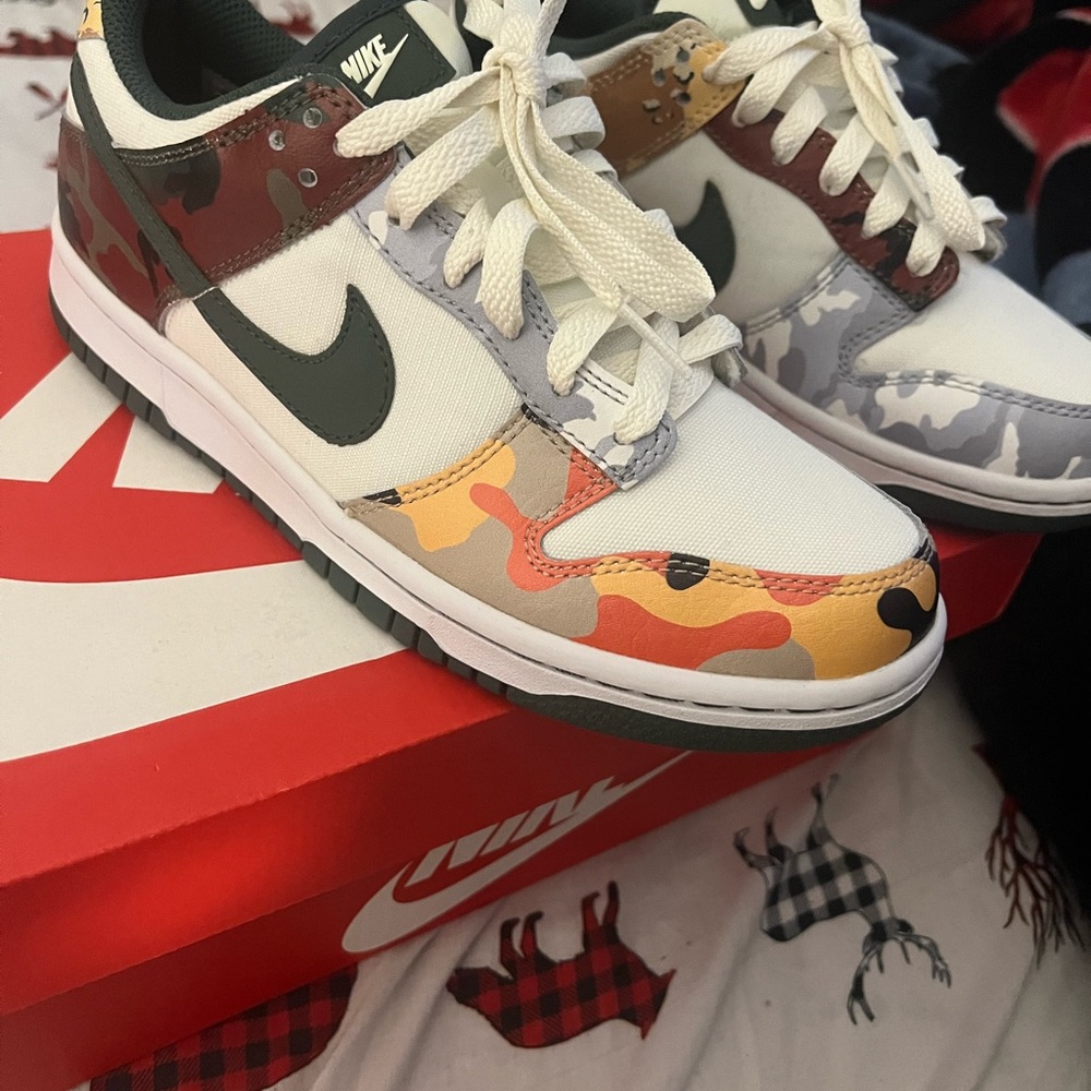 Nike Dunk sneakers, size 5.5 in kids or 7 in woman’s